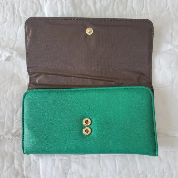 Kelly Green and Gold Hardware Wallet NWOT Faux Leather - Picture 5 of 10